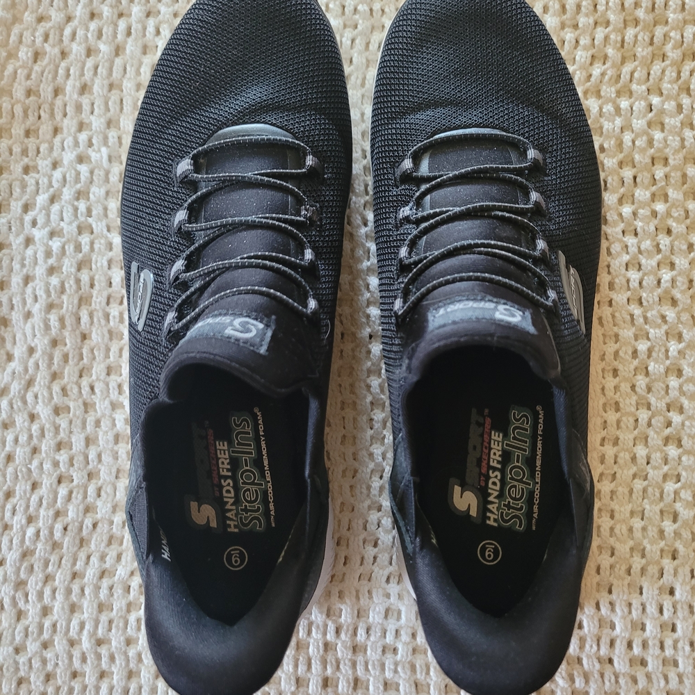 Womens Syrkia Skechers Black Athletic Shoes with Memory Foam And Step-in Style